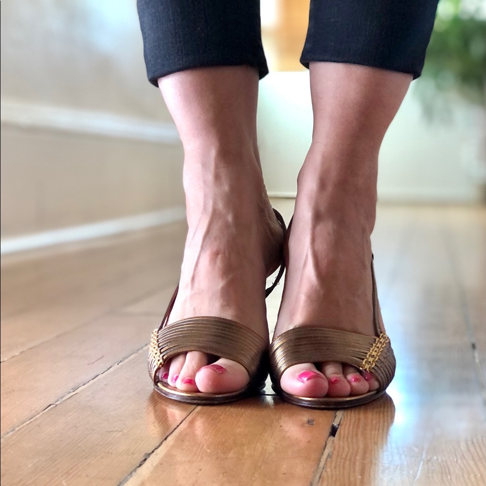 ⭐️ Vintage Gold Heels ⭐️ - Picture 13 of 13